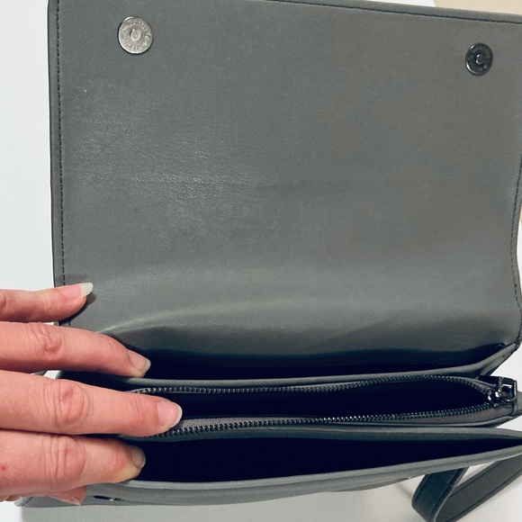 COLAB Montreal Vegan Leather Crossbody Bag Grey Envelope Style Multiple Pockets - Picture 6 of 10